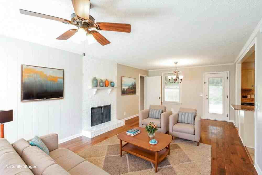 142 Creekwood Ln - Photo 3 of 19