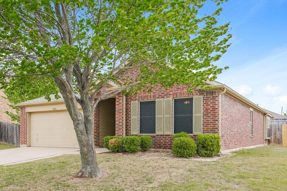 1514 Wavecrest Dr - Photo 3 of 16