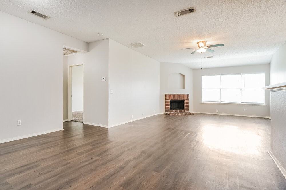 1514 Wavecrest Dr - Photo 4 of 16