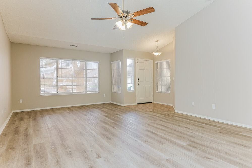 4526 E Towne Ln - Photo 4 of 16