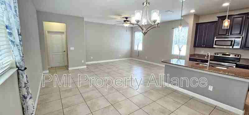 15217 Evergreen Oak Loop - Photo 3 of 25