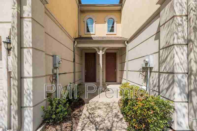 321 Metropolitan Dr - Photo 4 of 31