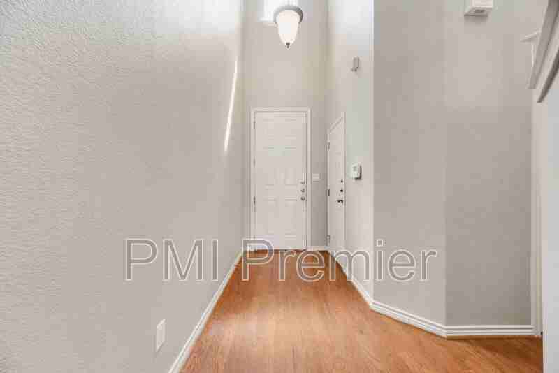 321 Metropolitan Dr - Photo 6 of 31