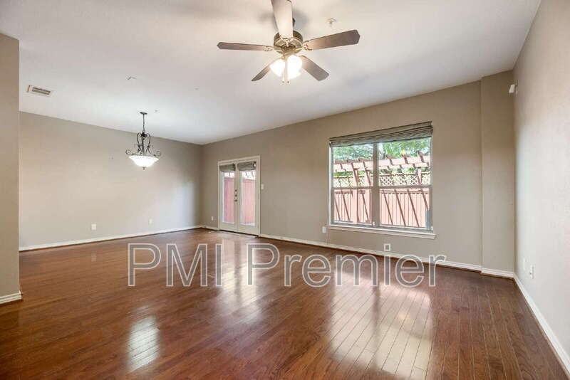 321 Metropolitan Dr - Photo 7 of 31