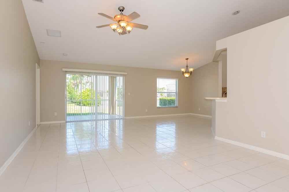 4505 Sanibel Way - Photo 3 of 19