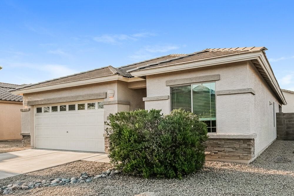 11722 W Lincoln St - Photo 3 of 16