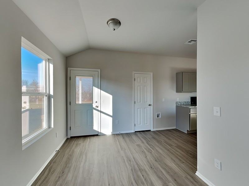 1029 E Stetson Ln - Photo 6 of 18