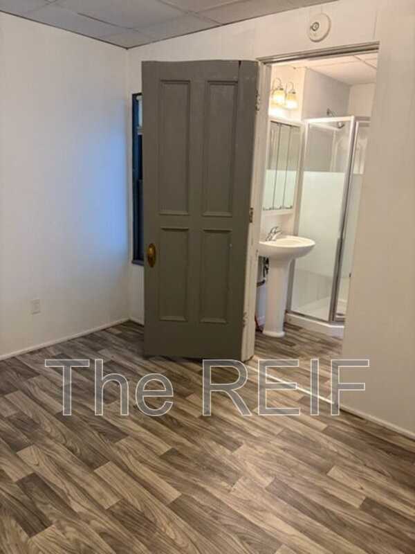 1025 N Washington Ave #8 - Photo 7 of 8