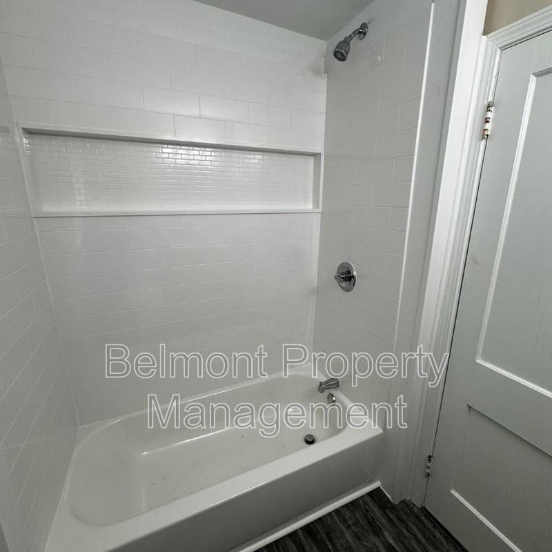 19770 Kingsville St - Photo 7 of 8