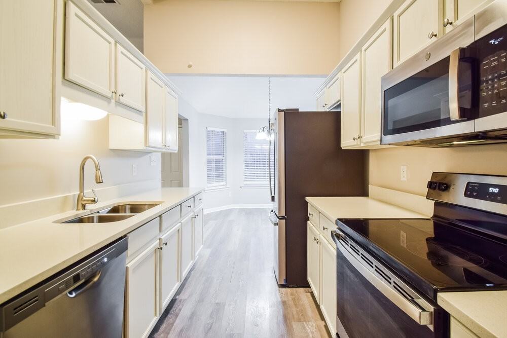 10283 Green Moss Dr N - Photo 7 of 16