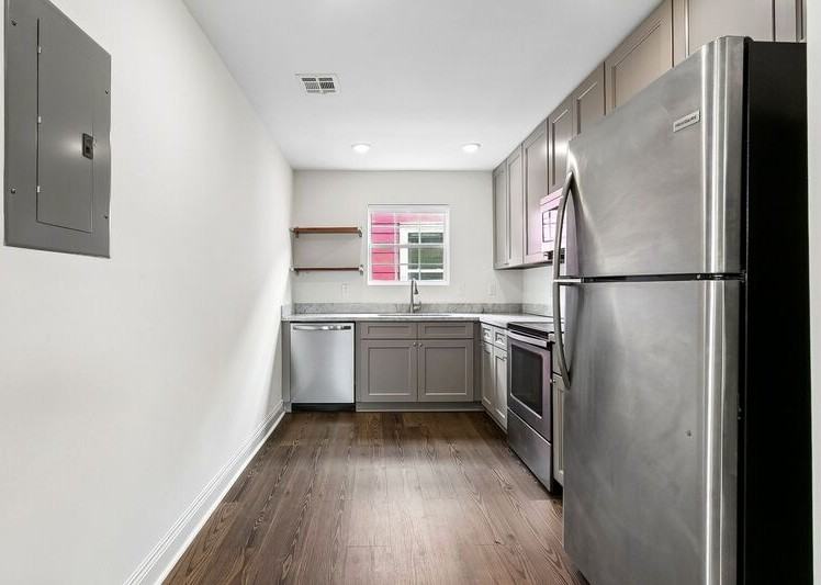2239 Saint Andrew St - Photo 3 of 19