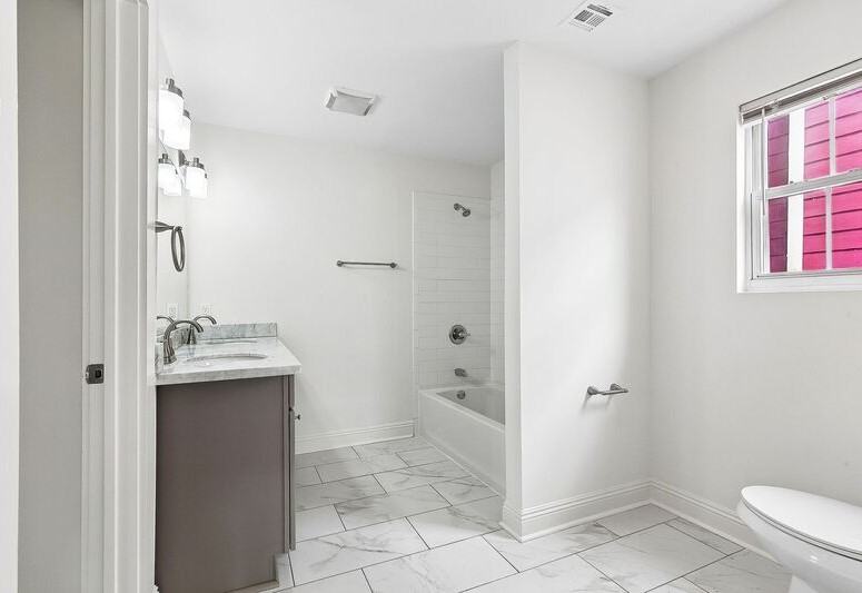 2239 Saint Andrew St - Photo 5 of 19