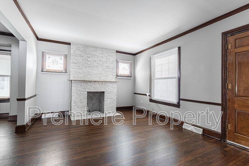 1731 S Crescent Ave - Photo 2 of 11