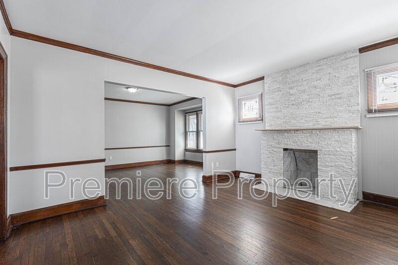 1731 S Crescent Ave - Photo 3 of 11