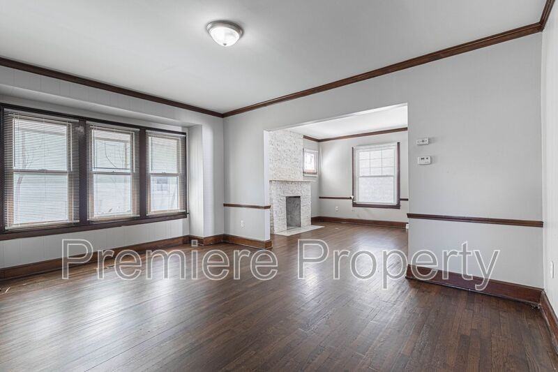 1731 S Crescent Ave - Photo 4 of 11