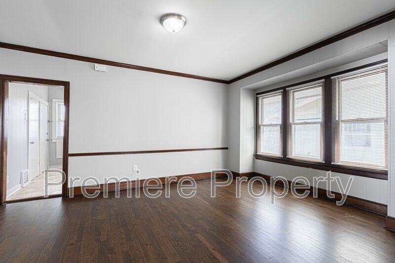 1731 S Crescent Ave - Photo 5 of 11