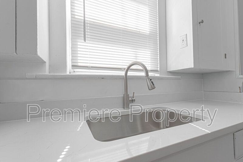 1731 S Crescent Ave - Photo 7 of 11