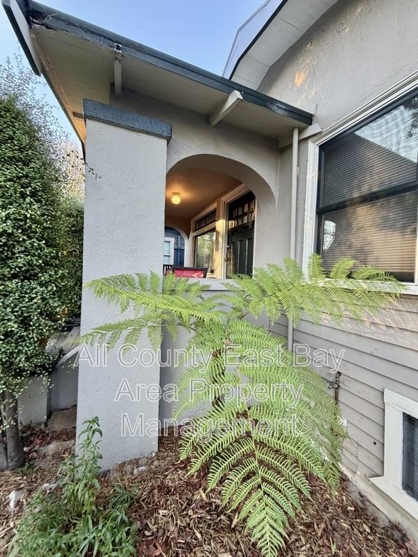 2306 Spaulding Ave - Photo 2 of 2