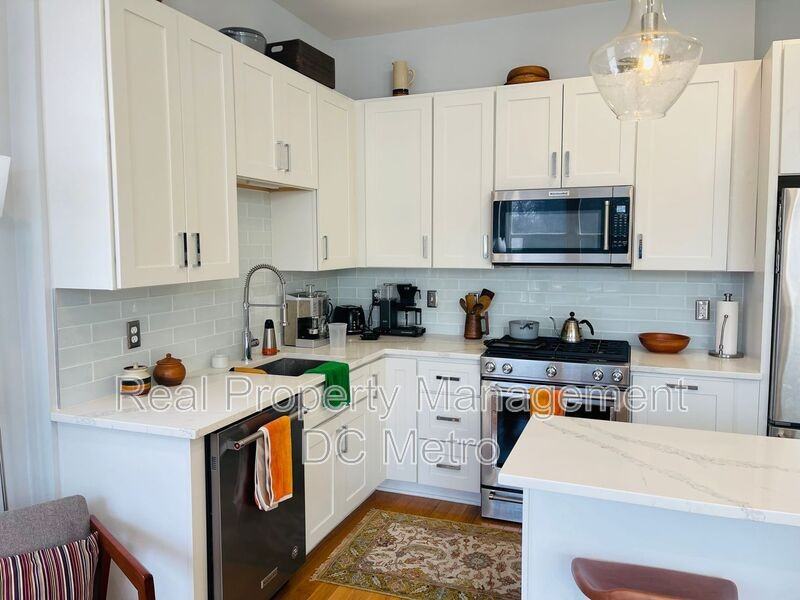 1512 K St Se #2 - Photo 2 of 13