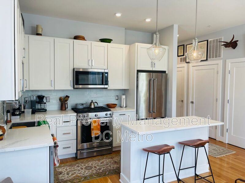 1512 K St Se #2 - Photo 3 of 13