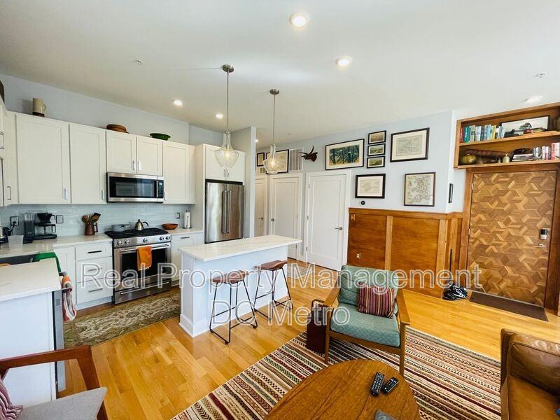 1512 K St Se #2 - Photo 4 of 13