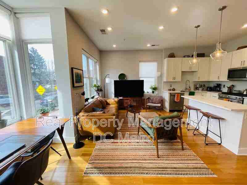 1512 K St Se #2 - Photo 5 of 13