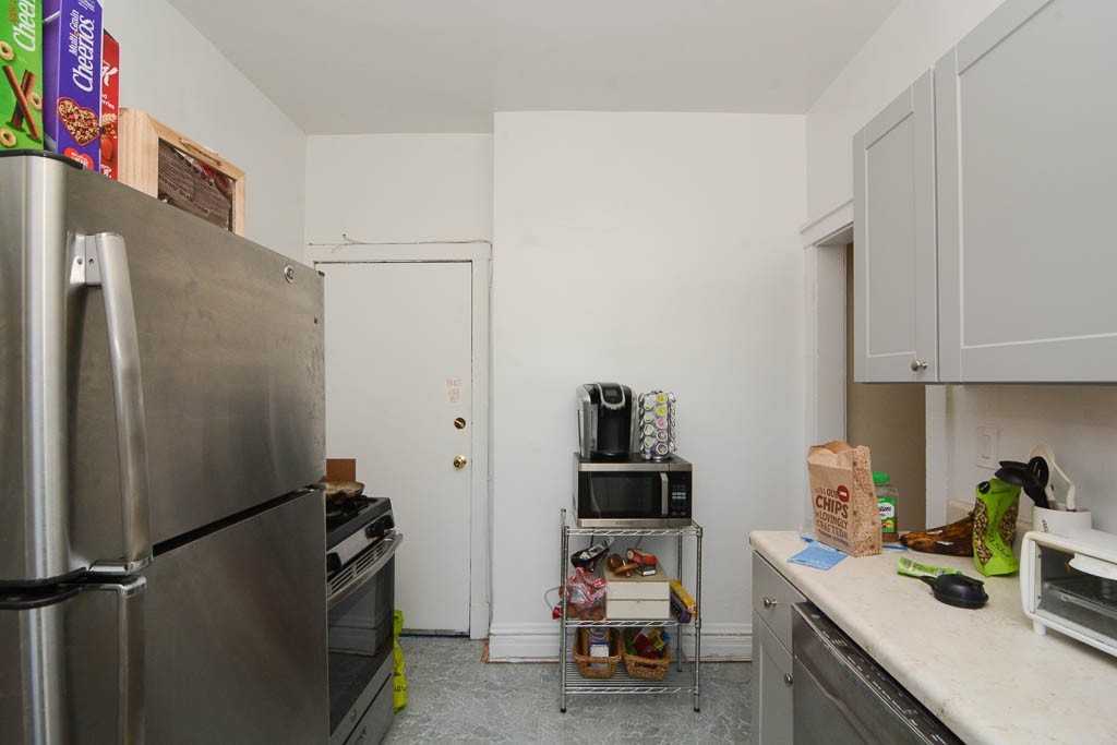 4400 N Racine Ave #3 - Photo 3 of 21