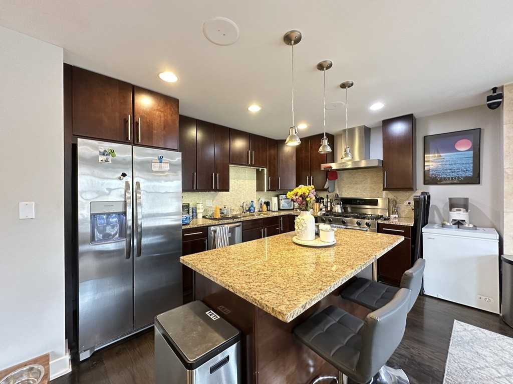 907 N Damen Ave #301 - Photo 2 of 21