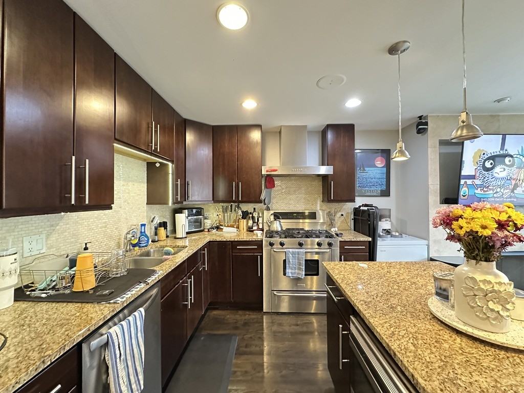 907 N Damen Ave #301 - Photo 3 of 21