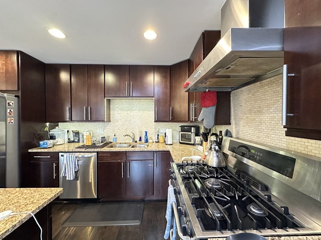 907 N Damen Ave #301 - Photo 4 of 21