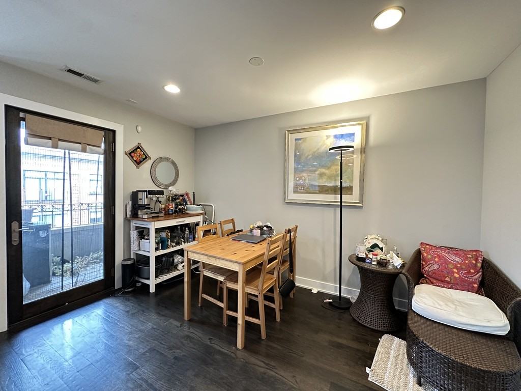 907 N Damen Ave #301 - Photo 7 of 21