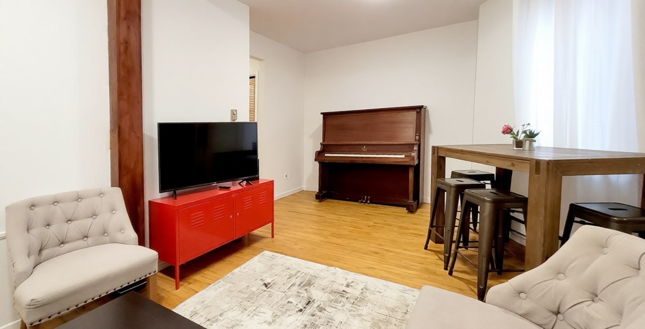 4098 Rue De Bullion - Photo 3 of 11