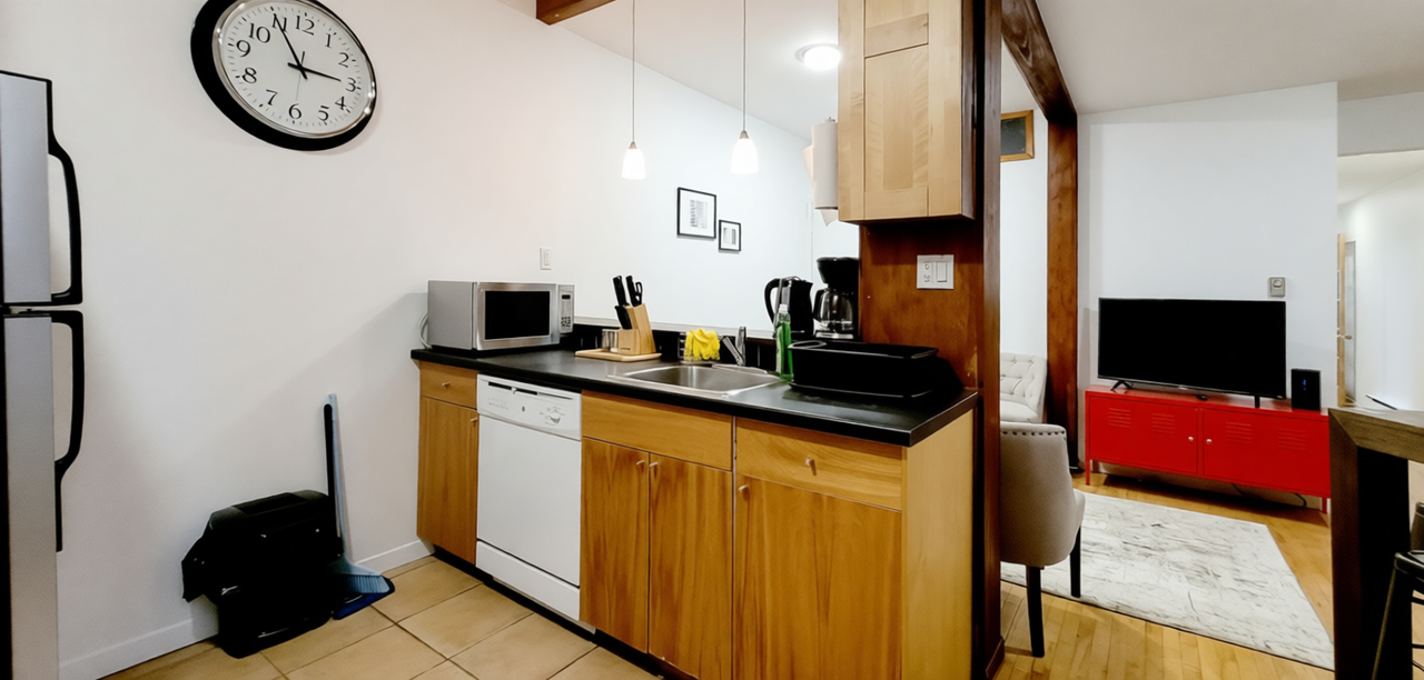 4098 Rue De Bullion - Photo 4 of 11