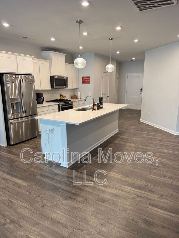 717 Isleworth Ln - Photo 5 of 16