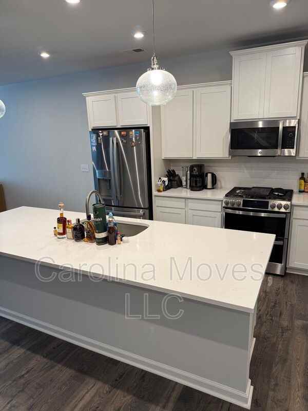 717 Isleworth Ln - Photo 6 of 16