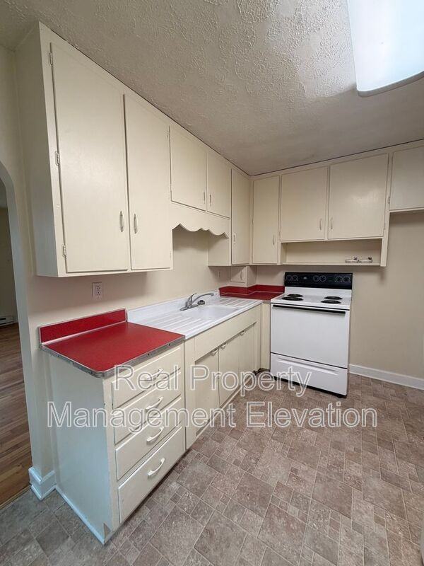 908 Florida Ave Apt B - Photo 3 of 8