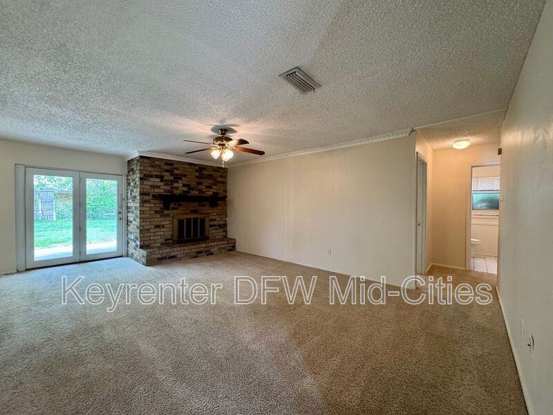 338 Beatty Dr - Photo 2 of 15