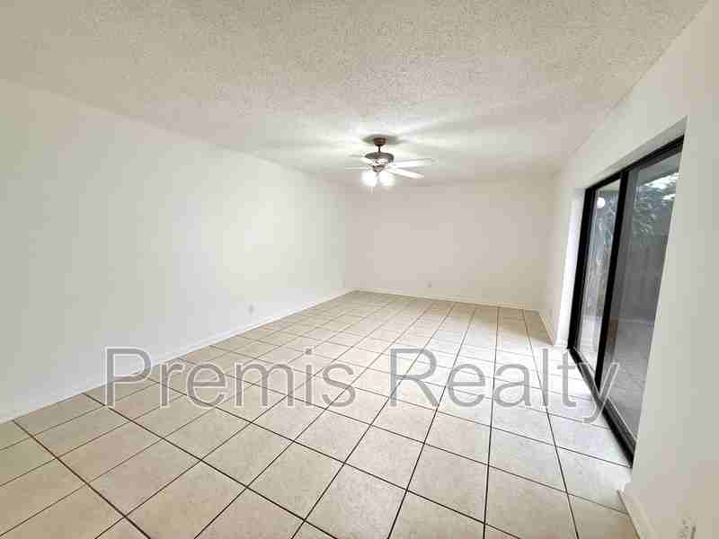 2607 6th Ct - Photo 2 of 16