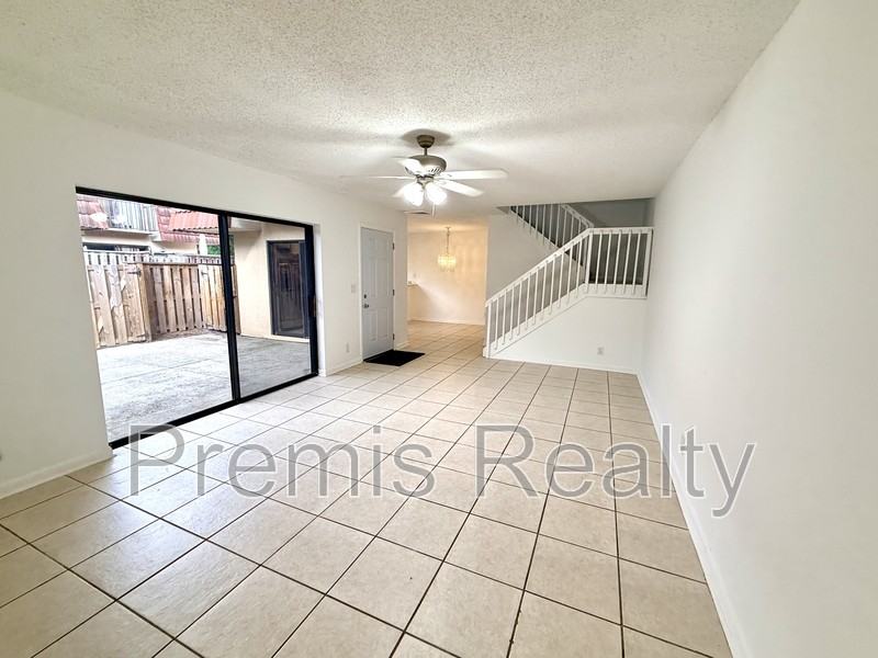 2607 6th Ct - Photo 3 of 16