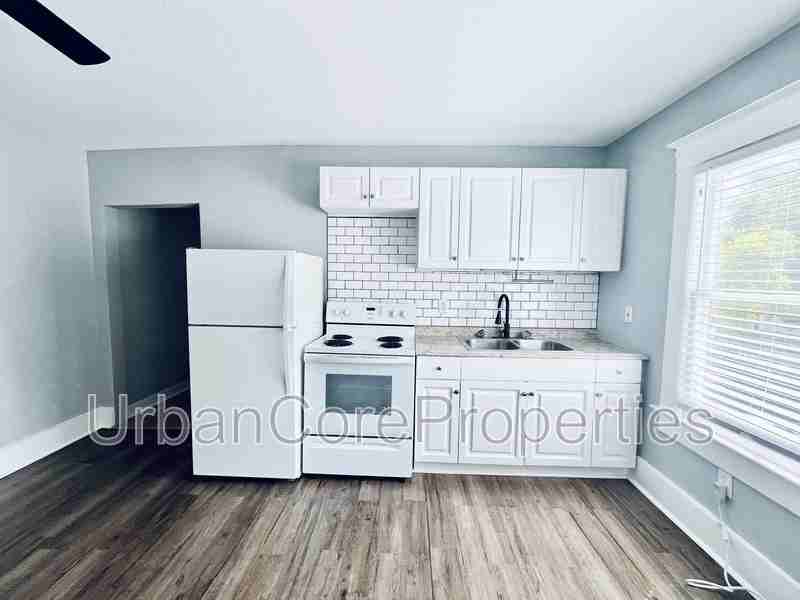 144 7th Ave N #4 - Photo 3 of 11