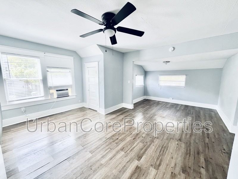 144 7th Ave N #4 - Photo 5 of 11