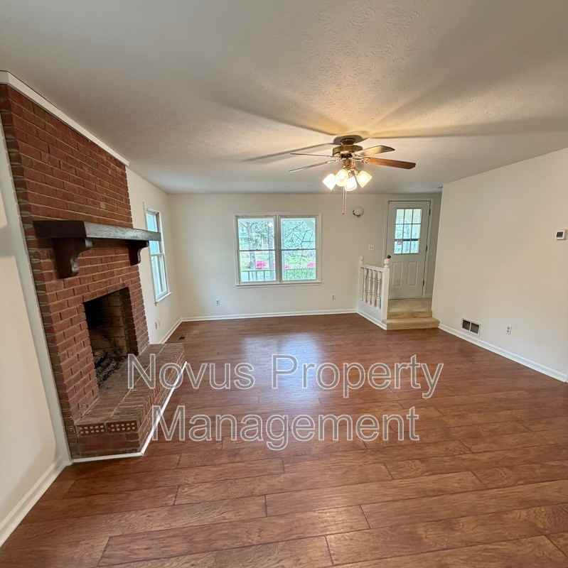 121 Chipley Creek Dr - Photo 3 of 30