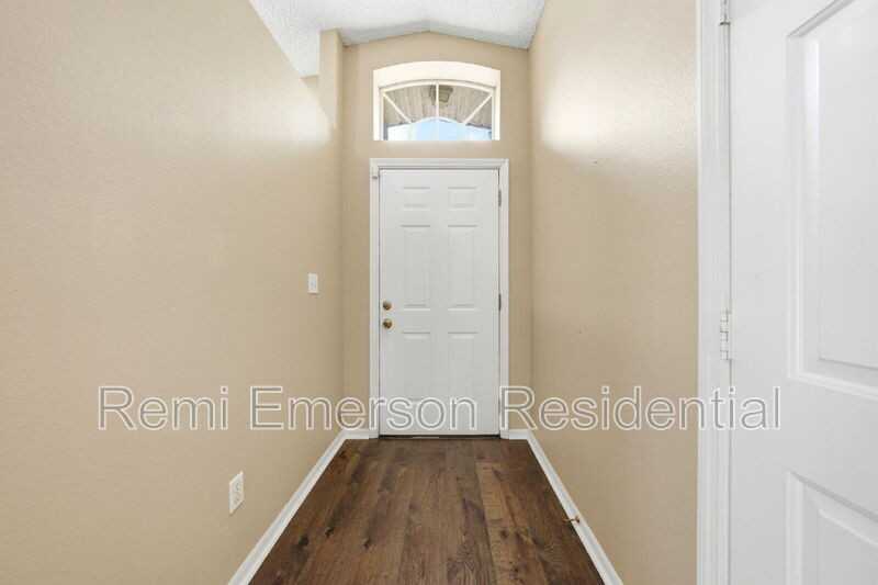 2727 Mayer St - Photo 2 of 20