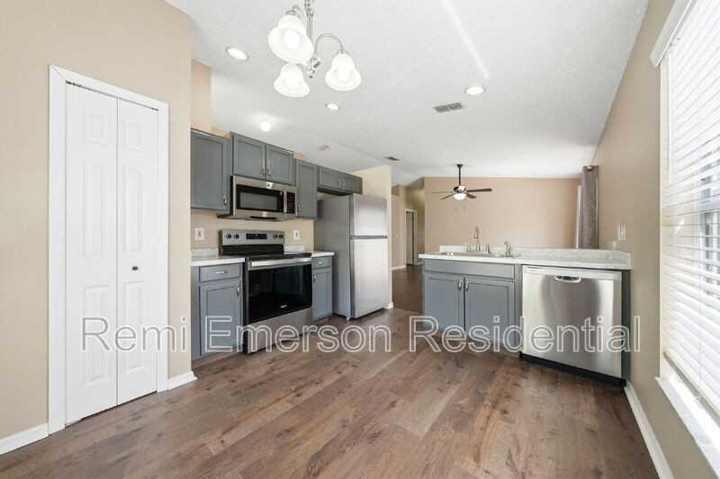 2727 Mayer St - Photo 3 of 20