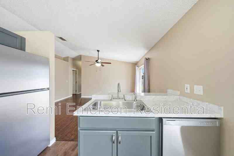 2727 Mayer St - Photo 4 of 20