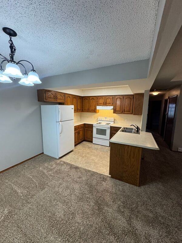 296 Streamside Ct - Photo 6 of 20