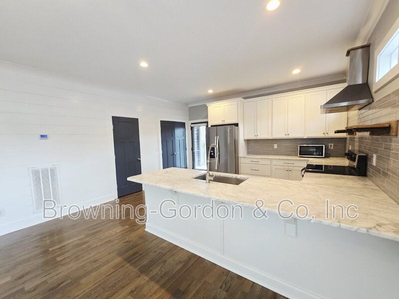 668A James Ave - Photo 3 of 17