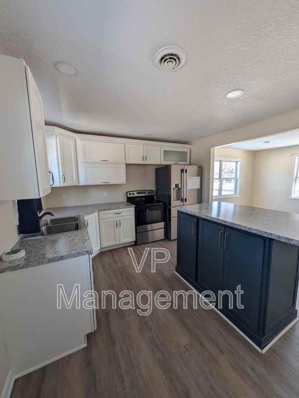 6904 N Pine St - Photo 2 of 10