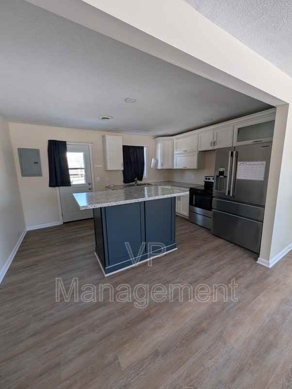 6904 N Pine St - Photo 3 of 10