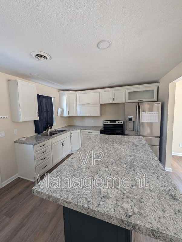 6904 N Pine St - Photo 5 of 10